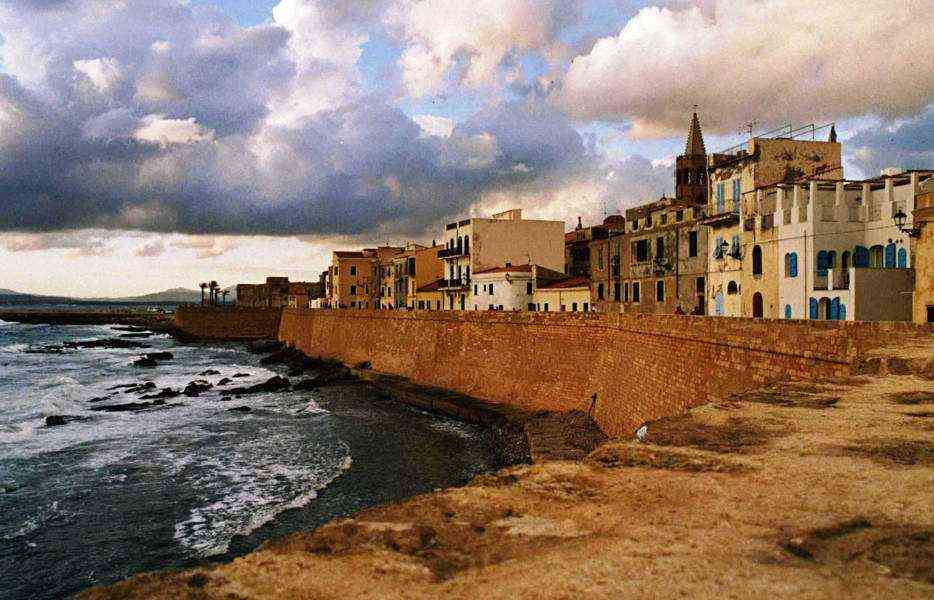 Alghero vista dai Bastioni - Qui Sardegna