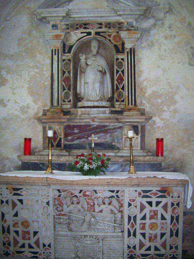 L'altare della cripta di Sant'Agostino - Qui Sardegna